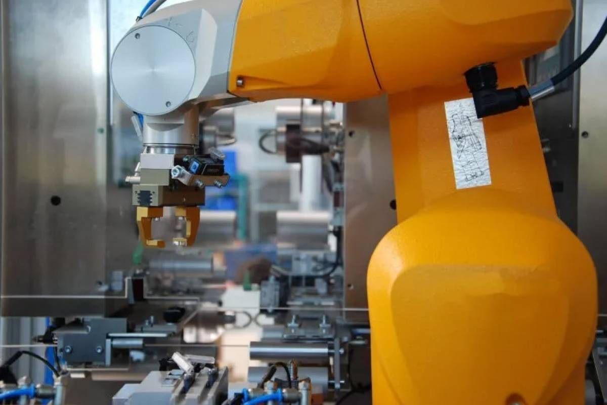 Industrieroboter – Erhöhung der Wirtschaftlichkeit Cover