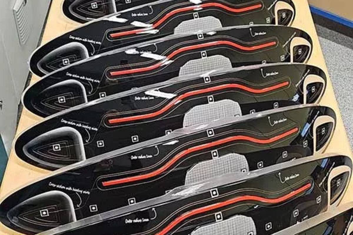 Innovatives Frontpanel mit eingebetteten Drähten – ein Gemeinschaftsprojekt mit Covestro und Niebling Cover